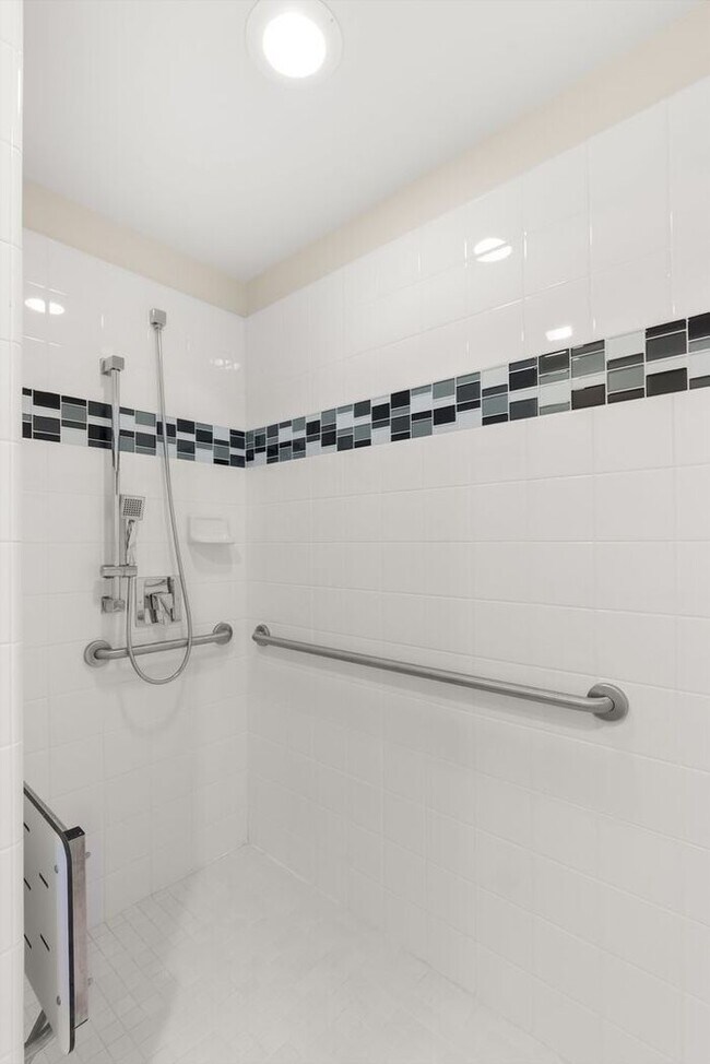 Building Photo - Superior Point