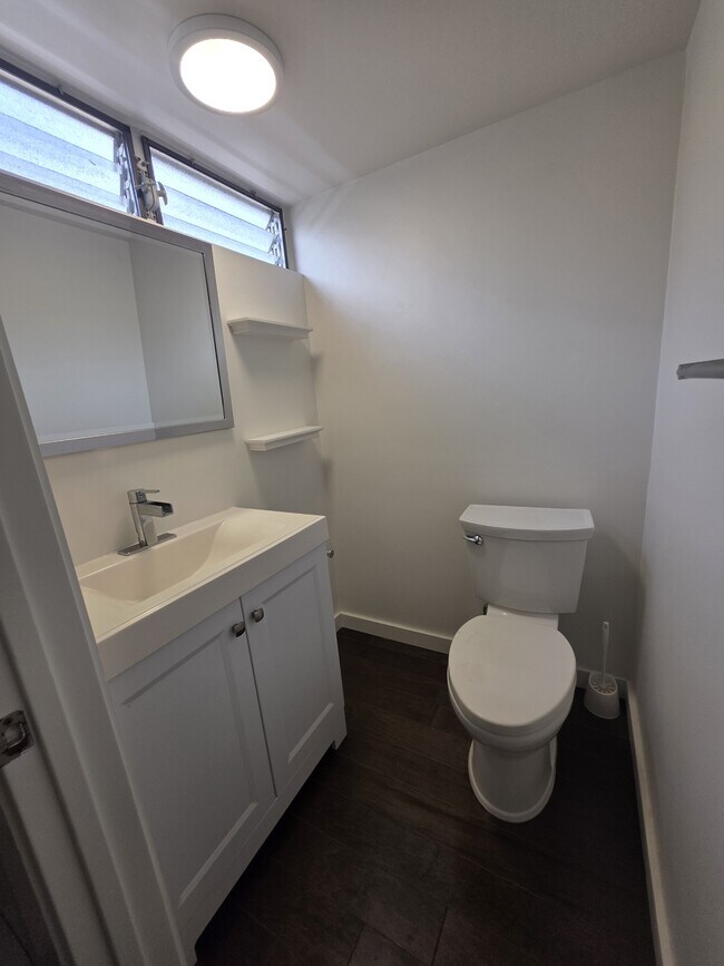 Building Photo - 350 Aoloa St