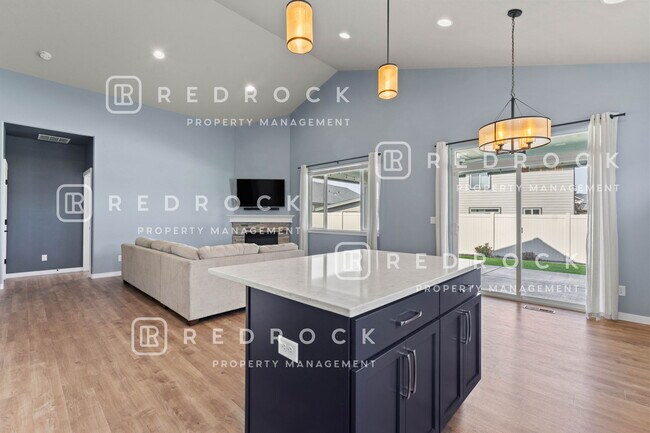 Building Photo - 1725 N Meyers Ct