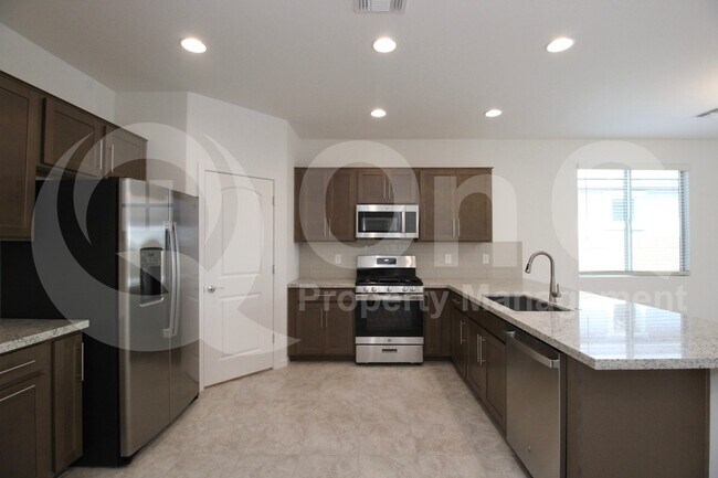 Building Photo - 8810 W Pasadena Ave