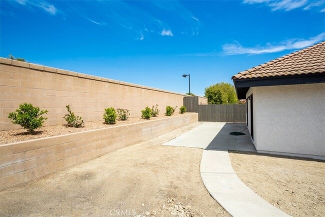 Building Photo - 10638 Grandview Dr
