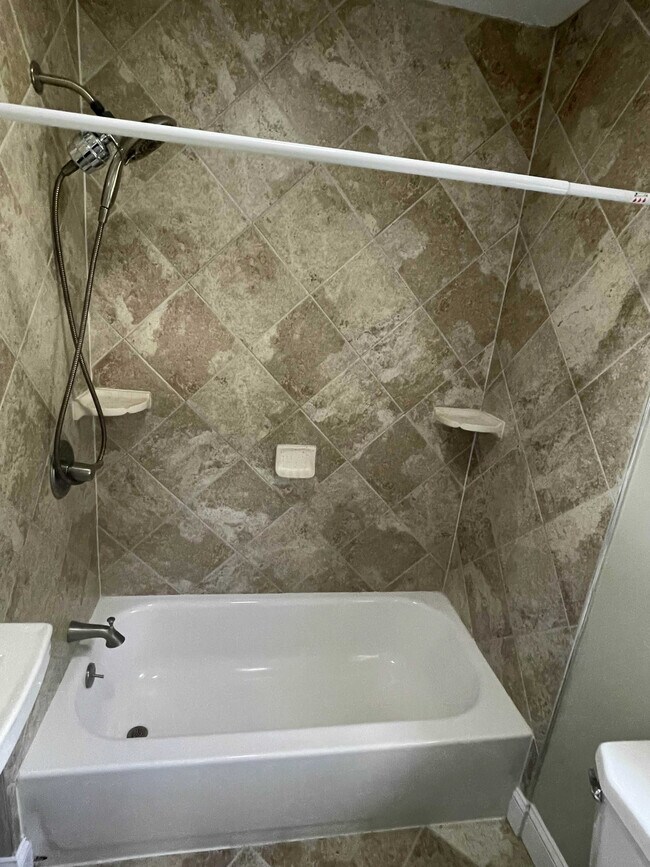 Building Photo - 15 Charles Street Ave