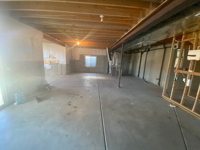 Building Photo - Large Home in Piney Creek