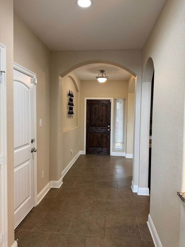 Building Photo - 517 Whittmen Ave