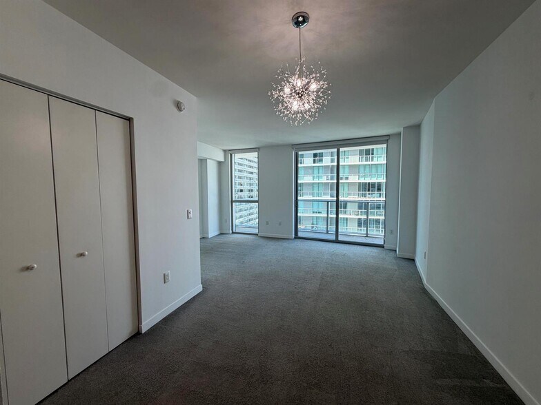 Building Photo - 1100 S Miami Ave