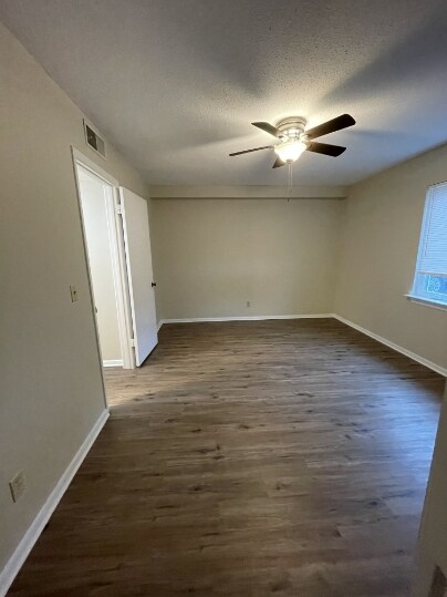 Building Photo - 240 Harmon Ave