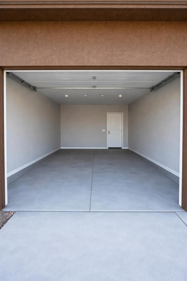 Building Photo - 6211 Poppy Blvd