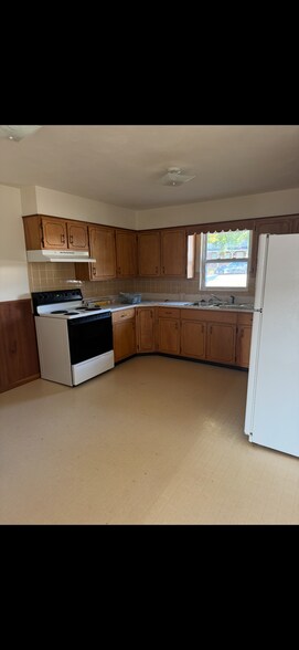 Building Photo - 203 Riverview Dr