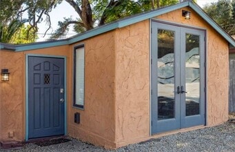 Building Photo - 1 bedroom 1 bath cottage