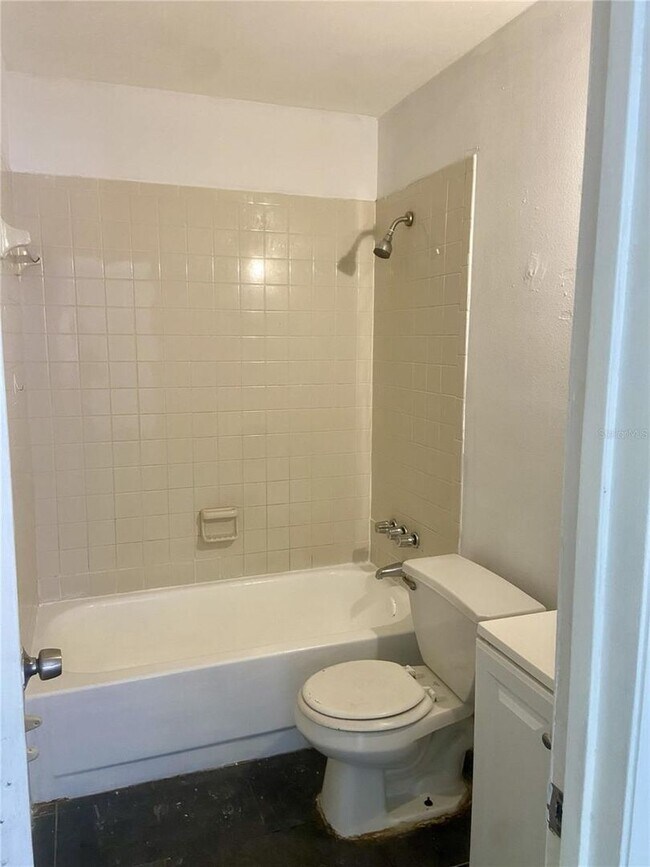 Building Photo - Pet Friendly Cozy Villa in Bradenton