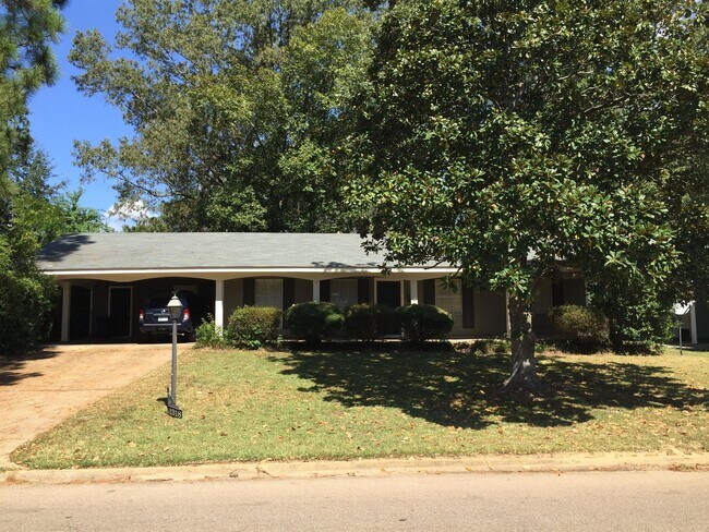 Primary Photo - 1318 Plantation Blvd