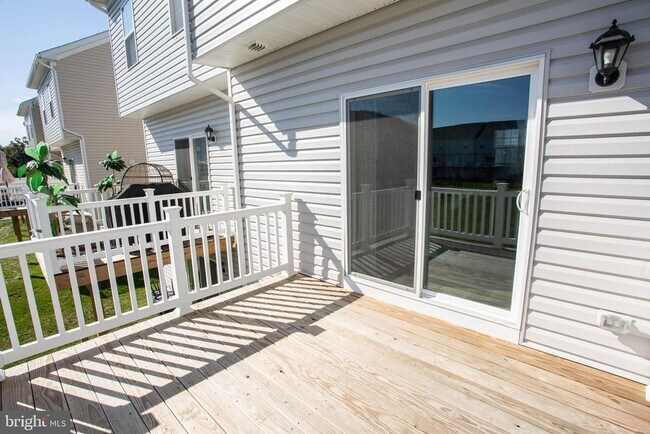 Building Photo - 239 Macoun Way