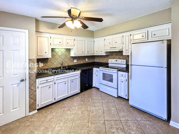 Building Photo - 5812 Brentwood Trace