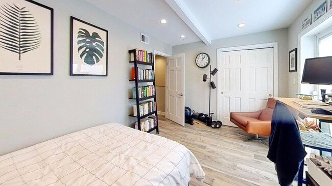 Building Photo - Rehabbed Duplexed NorthHalsted Two Bedroom...