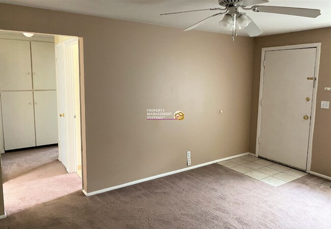 Building Photo - 824-826-826 WhiteMaple Way