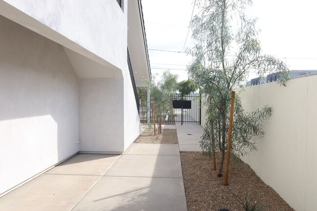 Building Photo - 1453 E Fillmore St