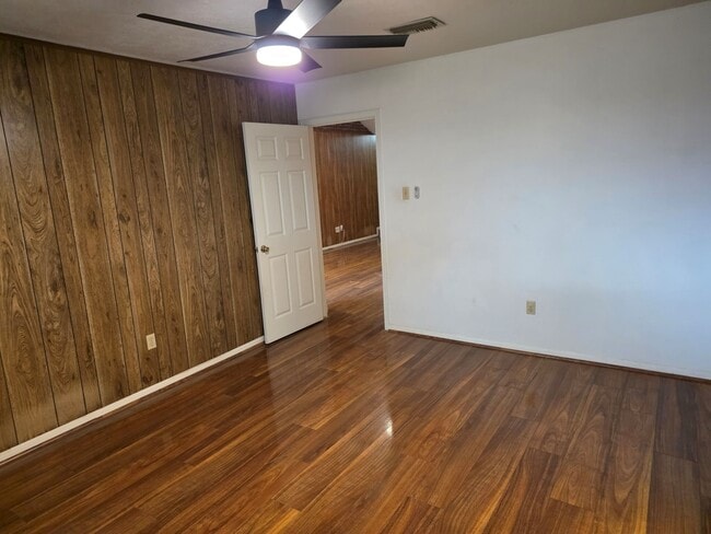 Building Photo - 2121 Redwood St