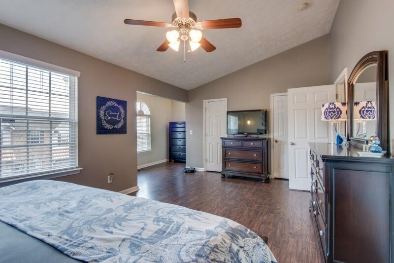 Building Photo - 606 Spence Enclave Way