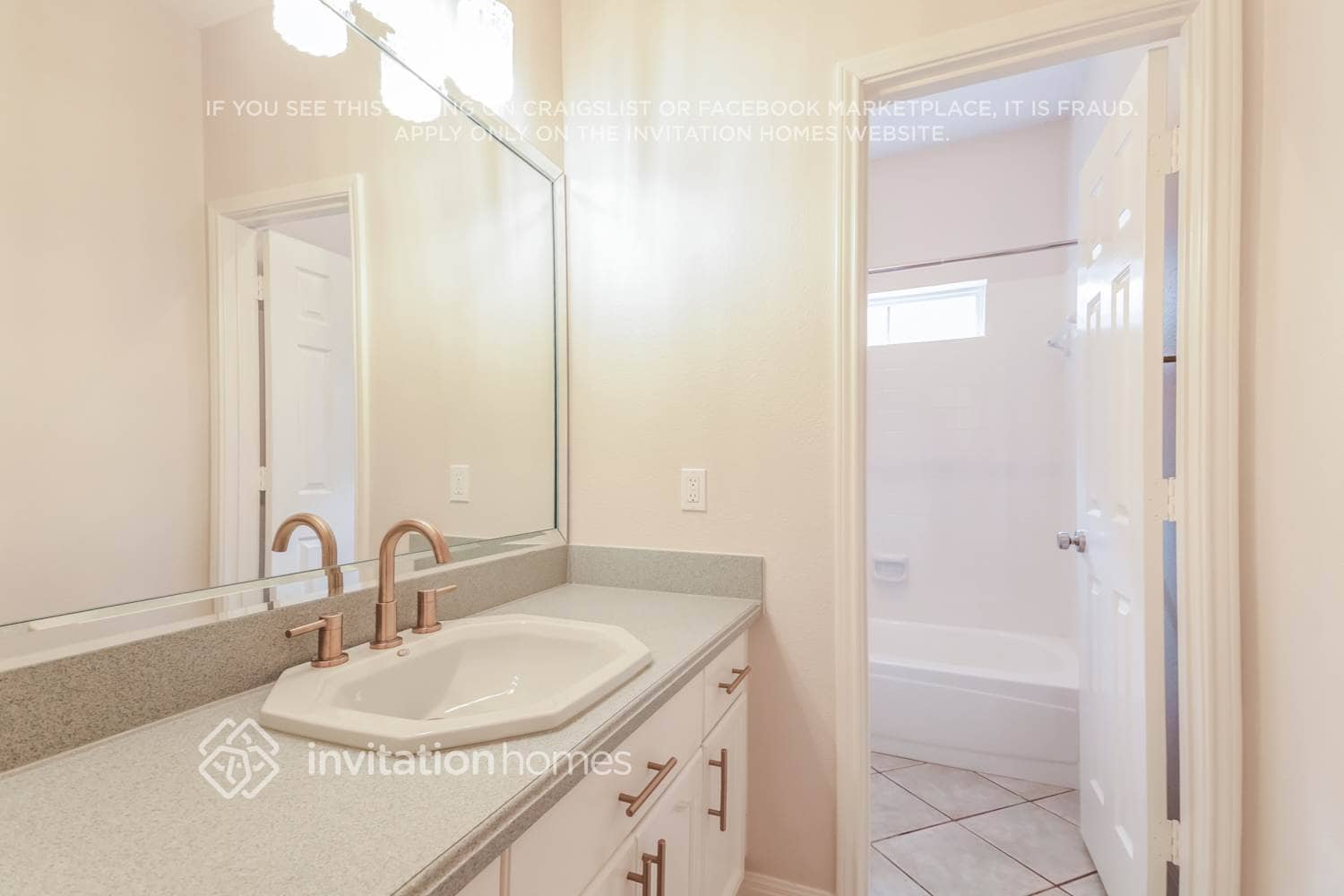 Building Photo - 2710 Honeysuckle Dr