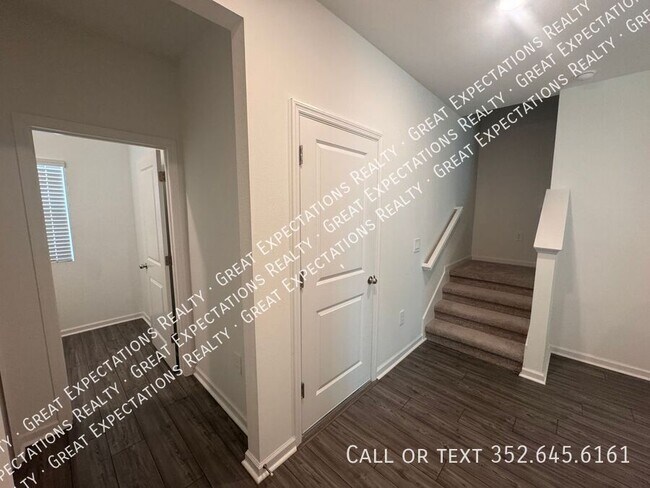 Building Photo - 4923 SW 81st Ln