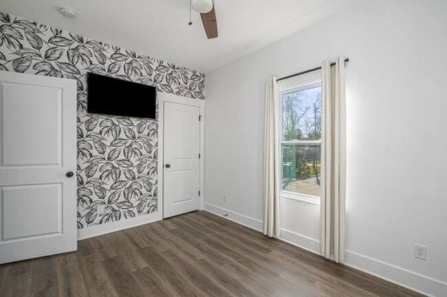 Building Photo - 637 E Anderson St