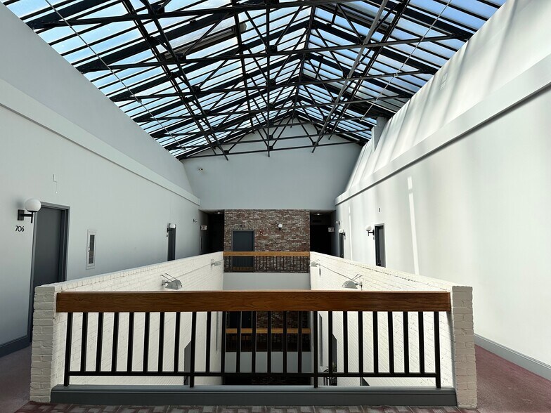 Building Photo - 160 Commonwealth Ave