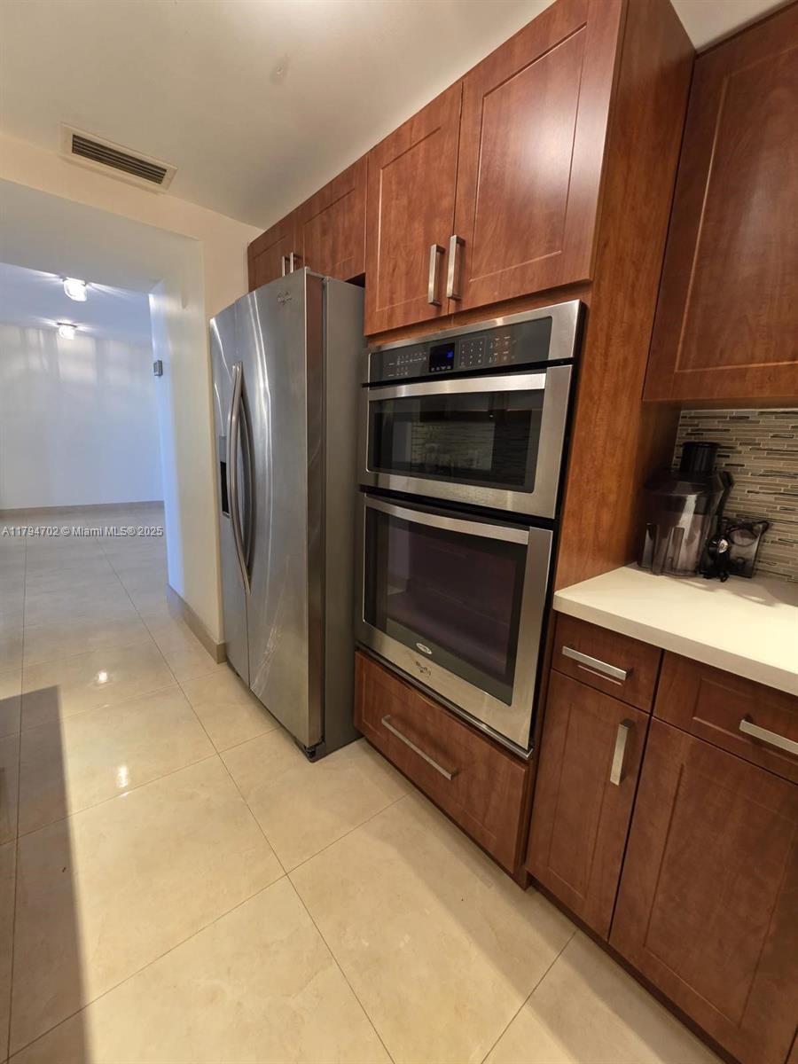 Building Photo - 9225 Collins Ave