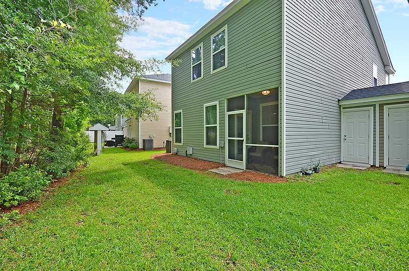 Building Photo - 229 Larissa Dr