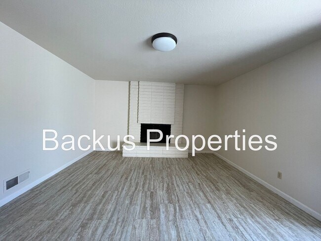 Building Photo - Beautiful four bedroom home in South Salinas