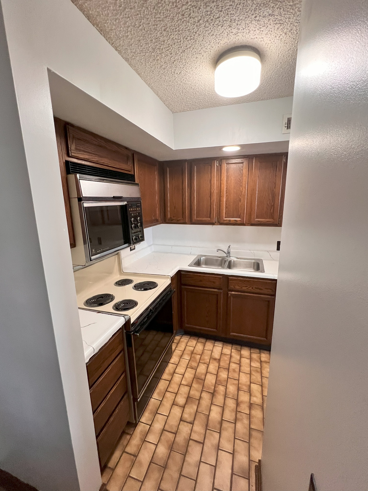 Building Photo - 123 N Locust St