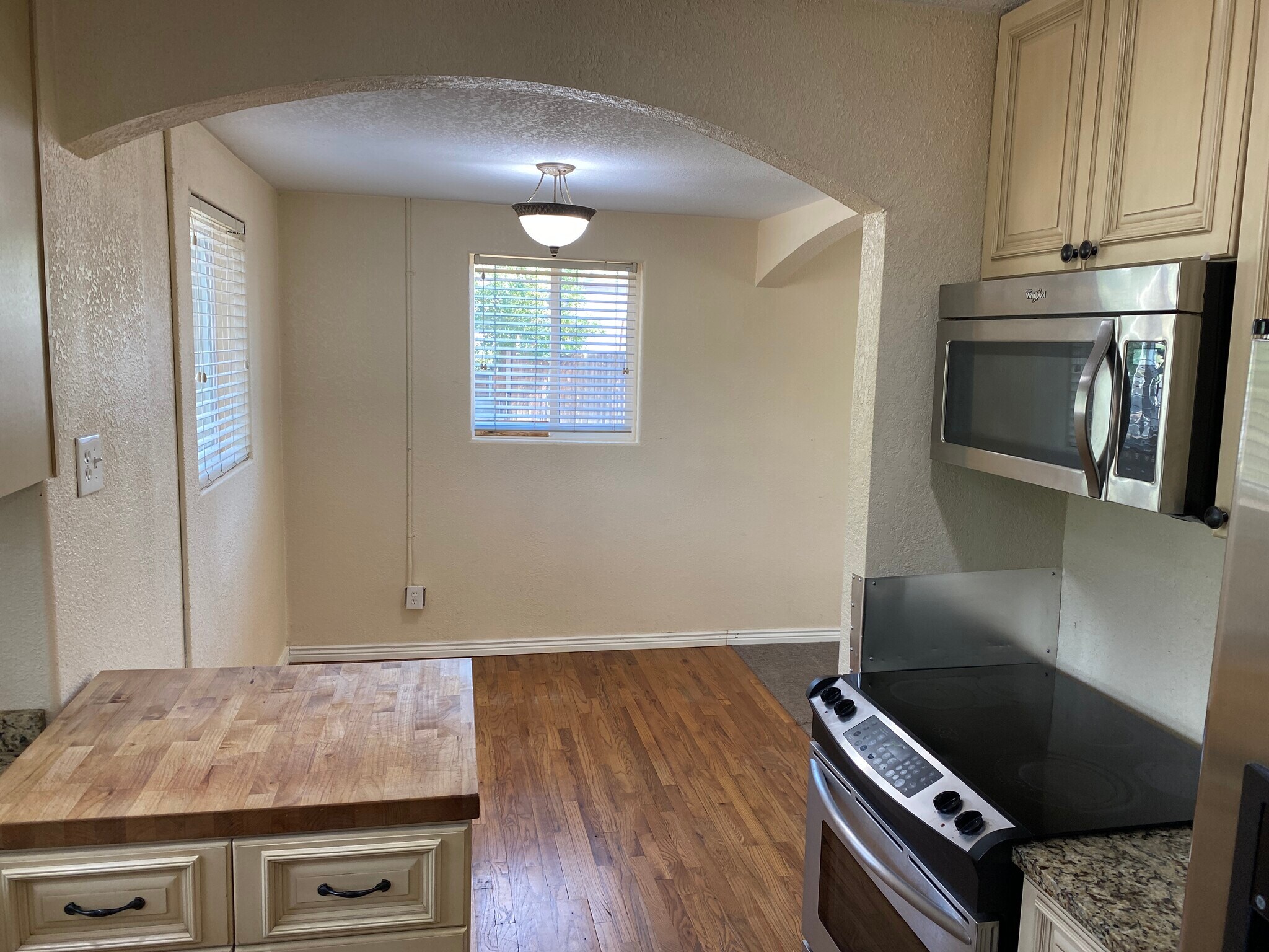 dining area from kitchen - 1690 Syracuse St