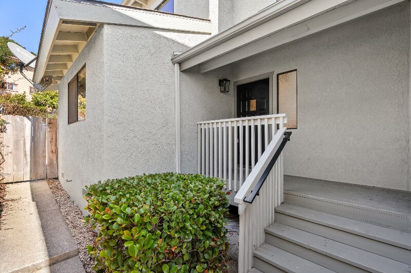 Building Photo - 440 Solar Way