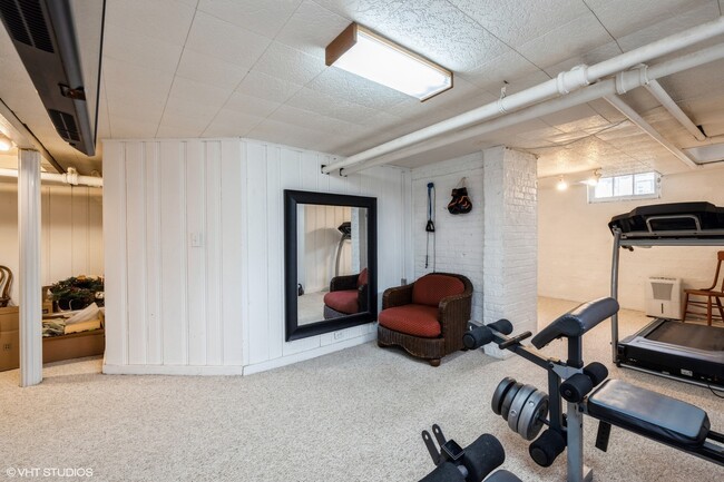 Building Photo - 322 N Monroe St