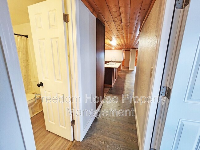 Building Photo - 2220 W Bell Vista Ave