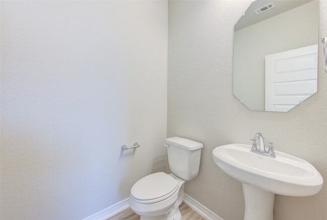 Building Photo - 812 Laguna Grn Ln