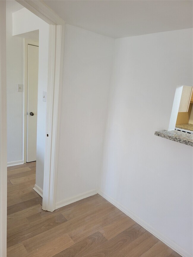 Building Photo - 8425 Hearth Dr
