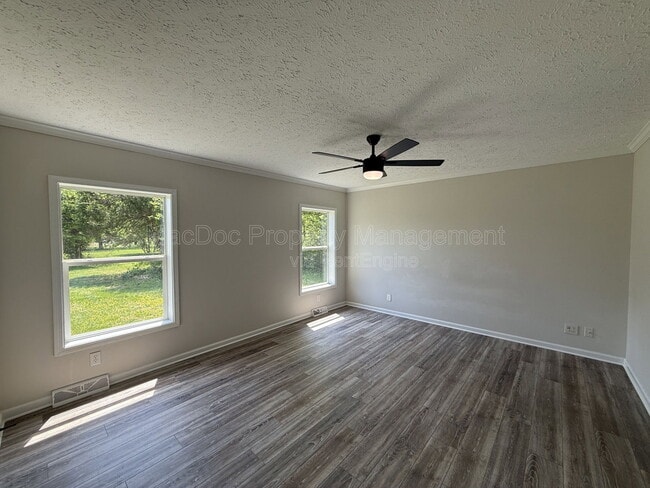 Building Photo - 10504 Benchmark Rd