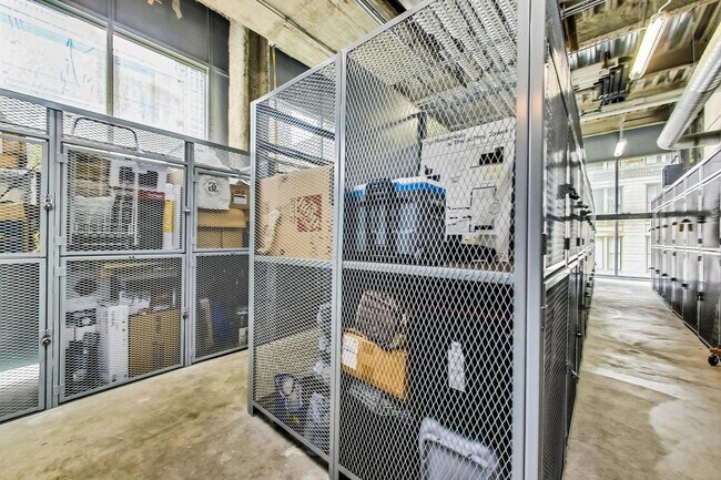 Building Photo - 8 E Randolph St
