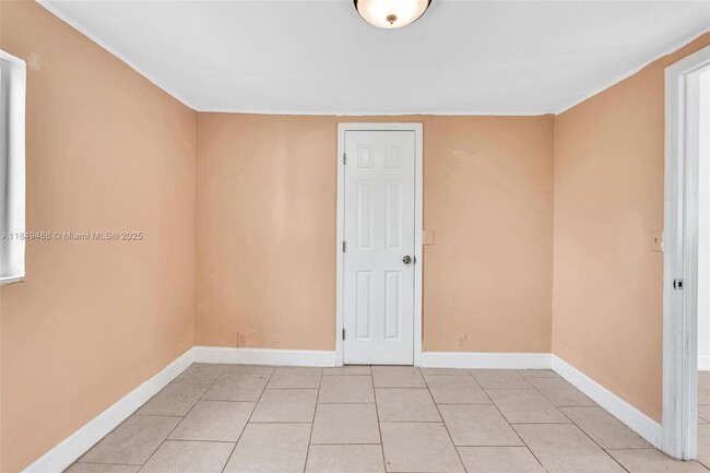 Building Photo - 520 NW 60th Way