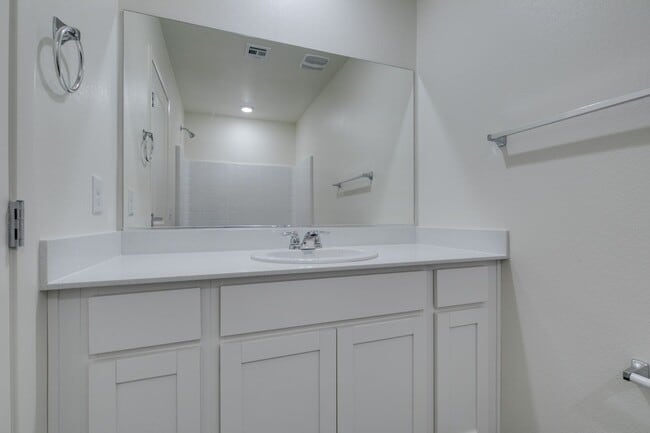 Building Photo - Gorgeous Townhome with upgrades in gated community* 3 large bedrooms, 2 car garage*Community pool...