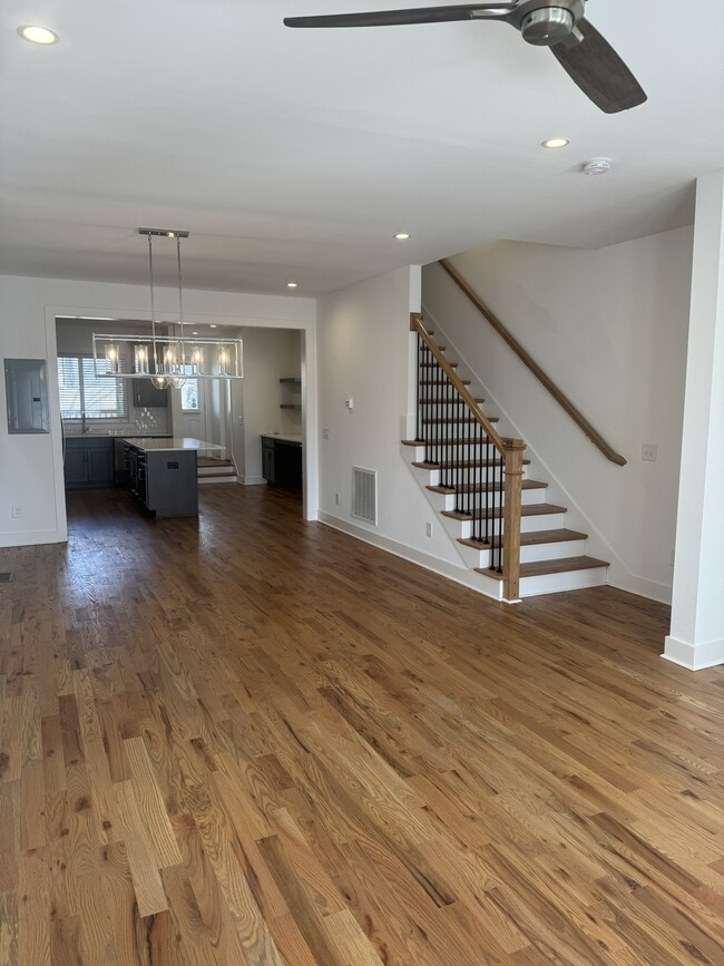 Building Photo - 1822 16th Ave N