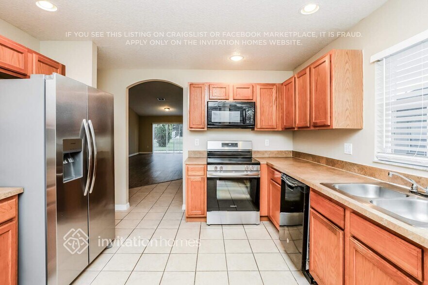 Building Photo - 2440 Oak Mill Dr