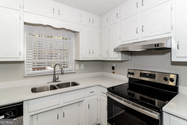 Building Photo - 1401 Timbercrest Dr