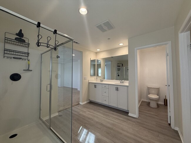 Building Photo - New Victorville 5 Bedroom + 3 Bathroom!