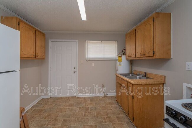 Building Photo - 2165 1/2 Telfair Street