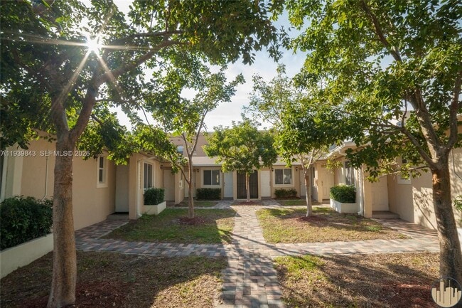 Building Photo - 500 SW 9th Ave