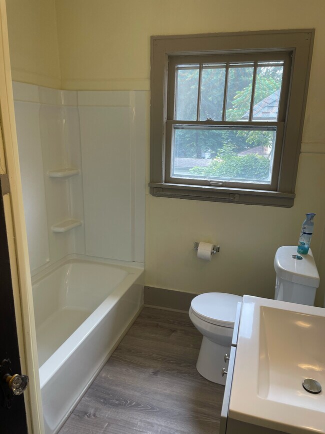 Building Photo - 853 N Howard St