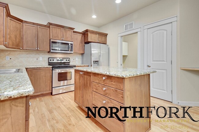 Building Photo - Stunning Meridian Home