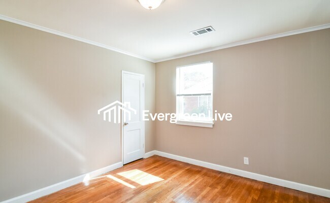 Building Photo - 3740 Dalraida Pkwy