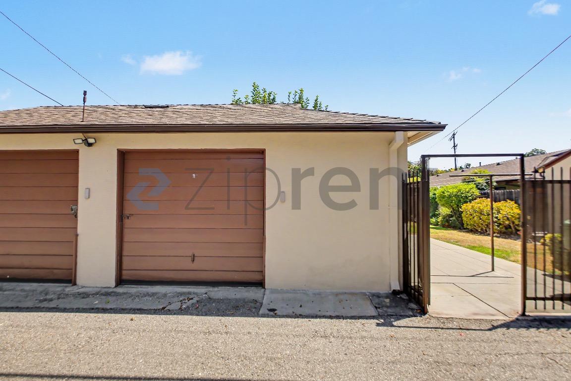 Building Photo - Unit